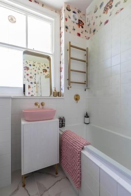 Wolverdene - Entire Ground Floor Flat With Garden Маргит Экстерьер фото